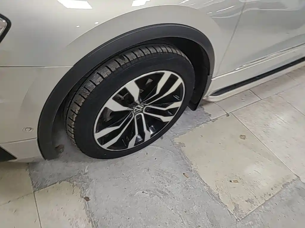 Tiguan L 2021 330TSI automatic two-wheel drive R-Line version купить на сайте DeffCars