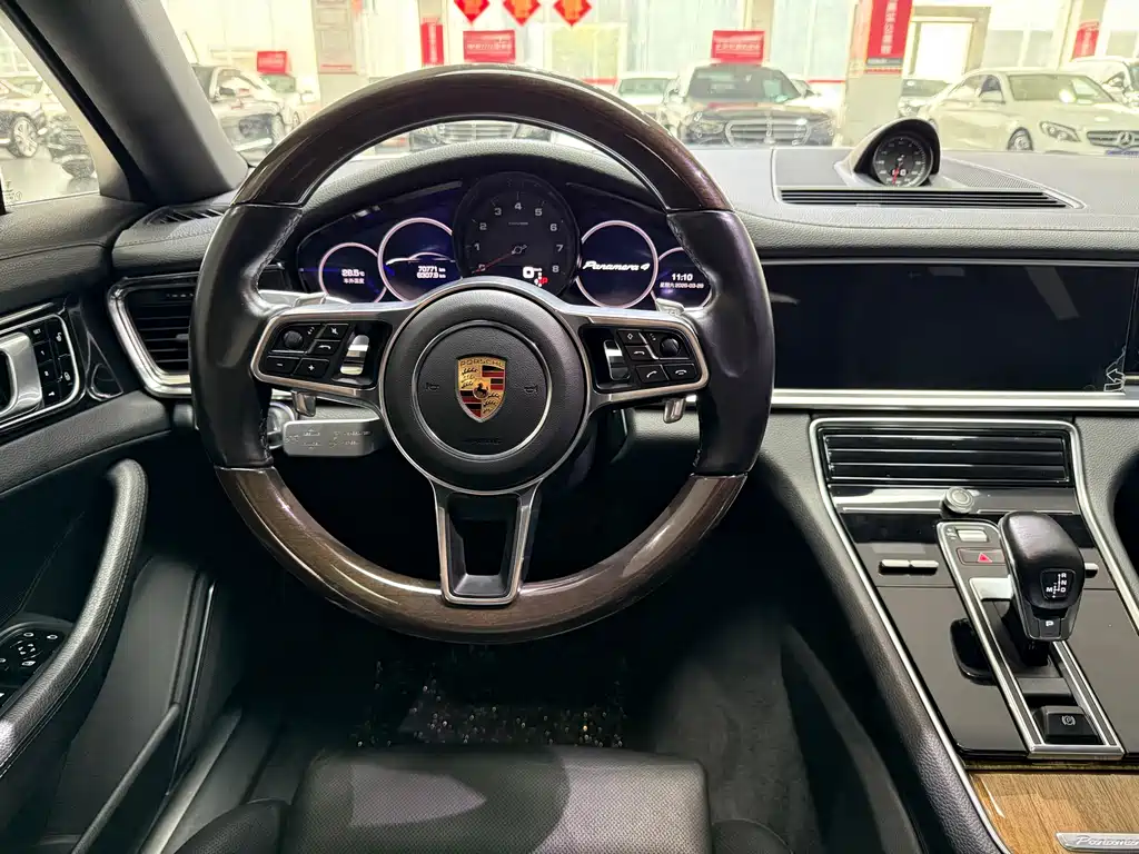 Panamera 2017 Panamera 4 Executive Extended Edition 3.0T купить на сайте DeffCars
