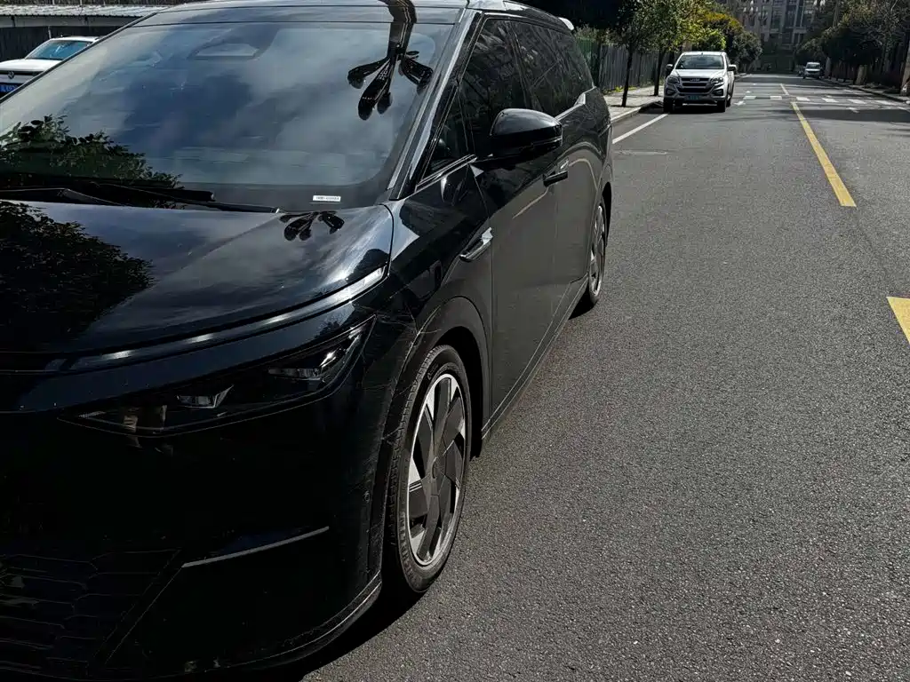 Xpeng X9 2024 model 702 super long battery life Max купить на сайте DeffCars