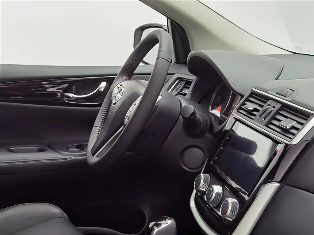 Tiida 2024 1.6L CVT Smart Travel Edition купить на сайте DeffCars