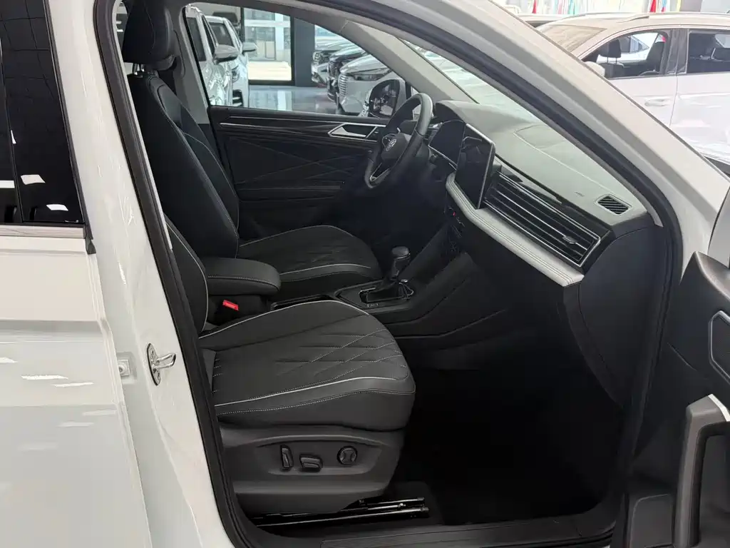 Tiguan L 2023 280TSI automatic two-wheel drive Chaochuang limited edition купить на сайте DeffCars