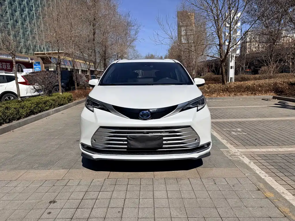 SIENNA 2024 2.5L Hybrid Premium Edition купить на сайте DeffCars