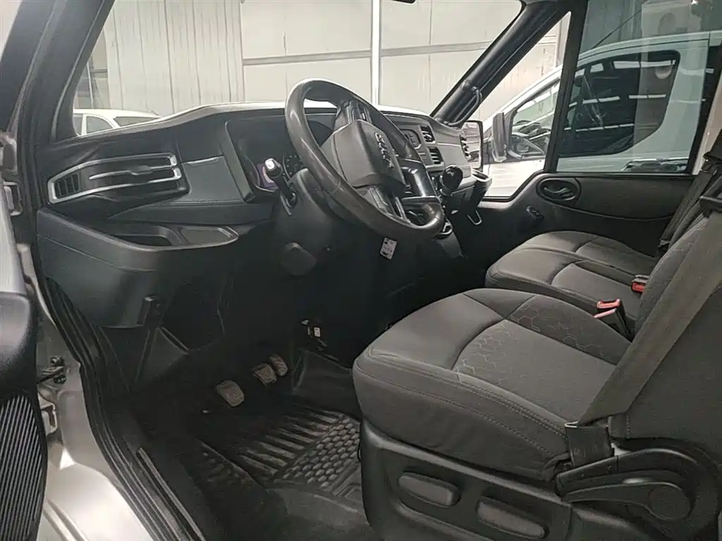 Jiangling Fushun 2022 2.0T manual multi-function passenger car short-axle low-roof 6-seater купить на сайте DeffCars