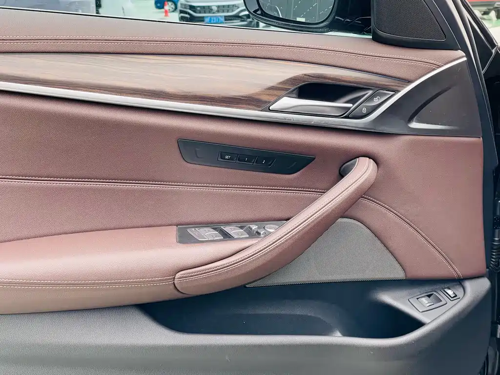 BMW 5 Series New Energy 2021 535Le Luxury Package купить на сайте DeffCars