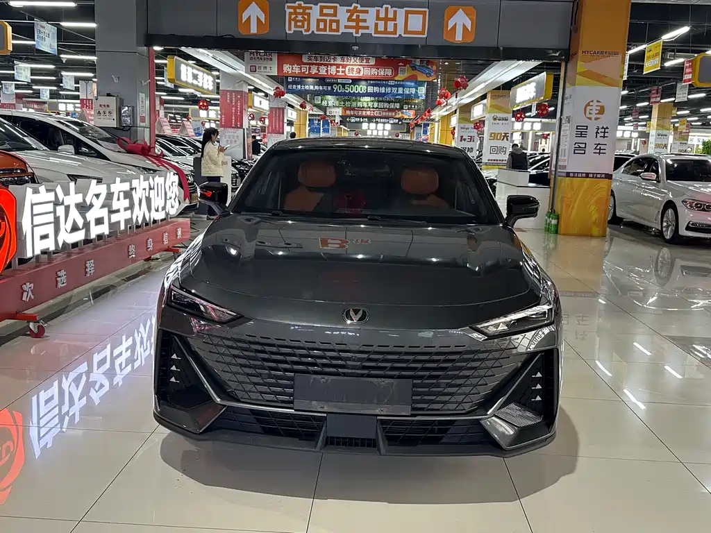 Changan UNI-V 2023 1.5T premium model купить на сайте DeffCars