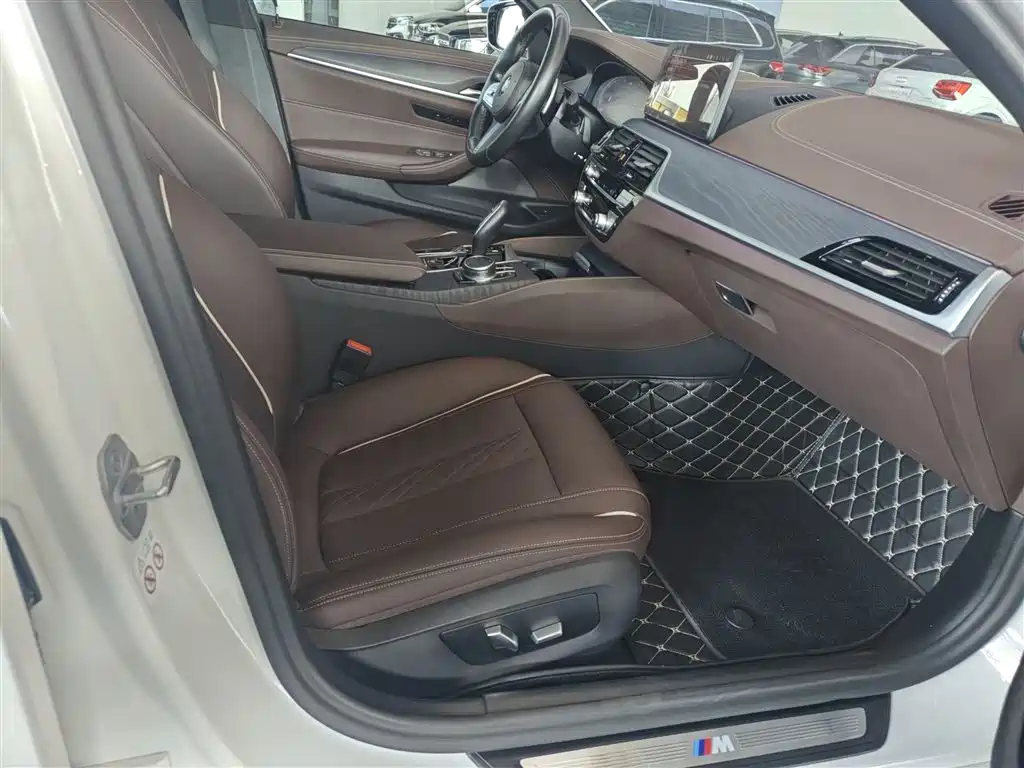 BMW 5 Series 2023 facelift 530Li leading M sports package купить на сайте DeffCars