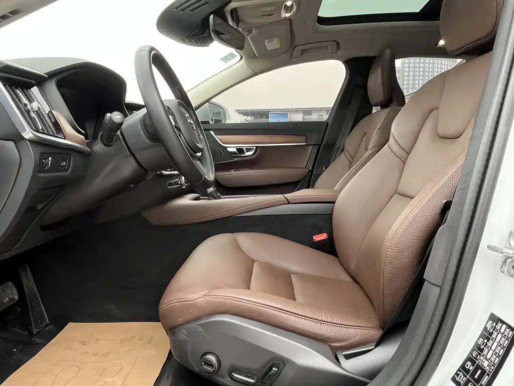 Volvo S90 2020 T5 Zhiyi Luxury Edition купить на сайте DeffCars