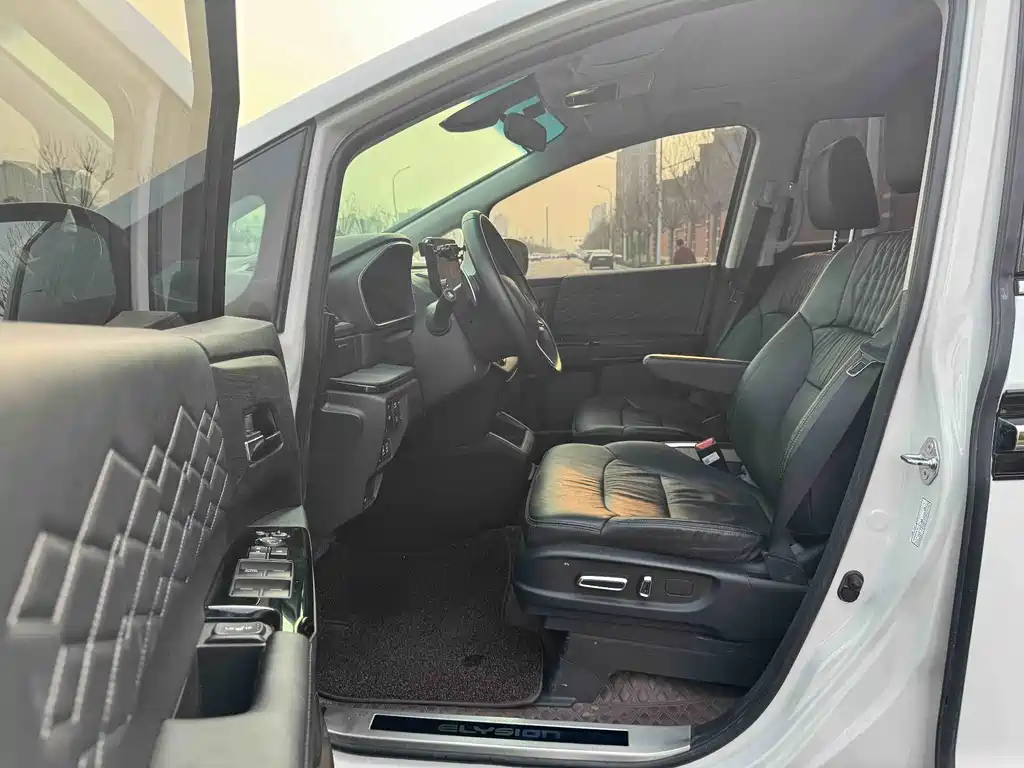 Alison 2022 2.0L e:HEV Deluxe Edition купить на сайте DeffCars