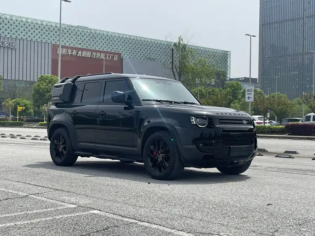 Land Rover Defender 2020 110 P400 first matte silver special package version купить на сайте DeffCars