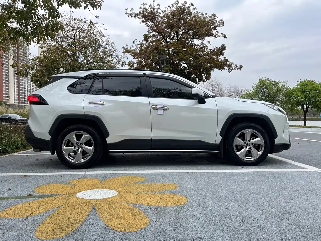 RAV4 Rongfang 2021 2.0L CVT two-wheel drive fashion version купить на сайте DeffCars
