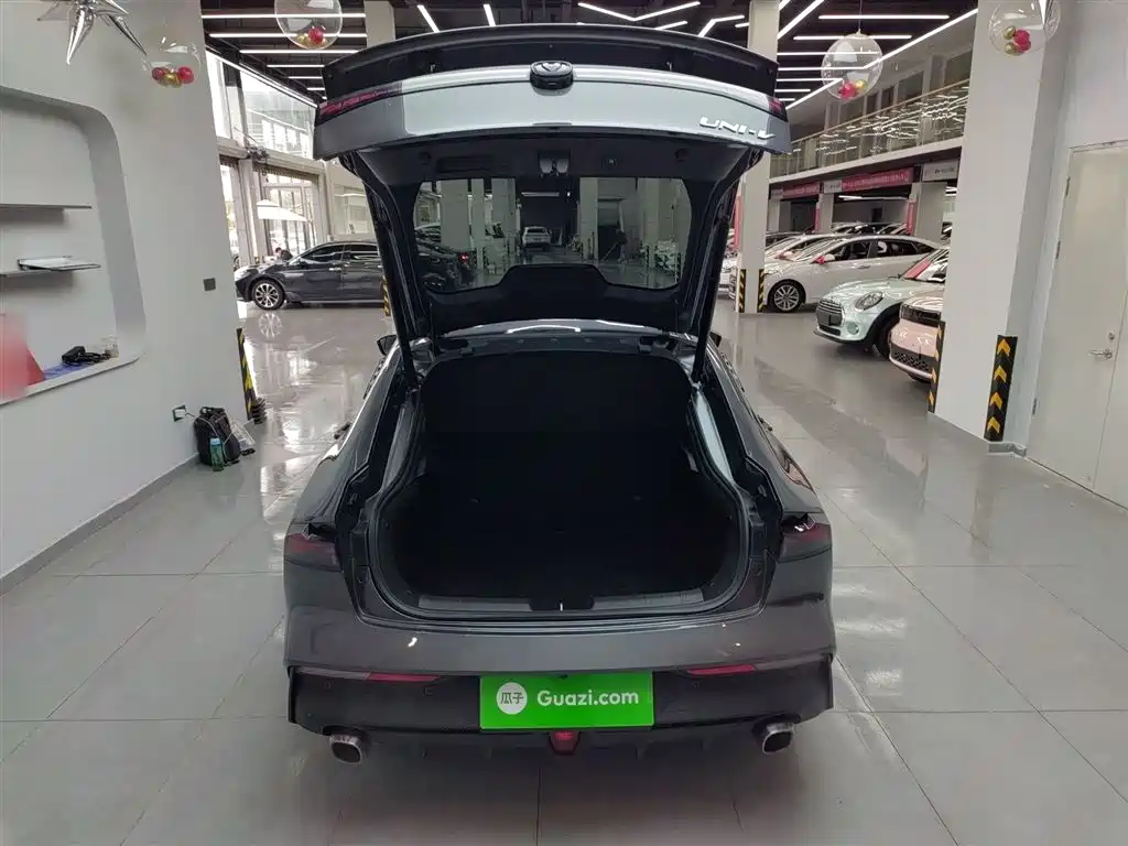 Changan UNI-V 2022 1.5T premium model купить на сайте DeffCars