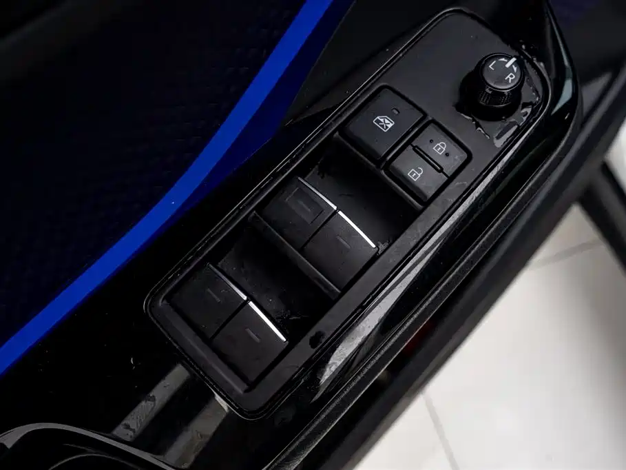 Toyota C-HR 2020 2.0L Leading Edition купить на сайте DeffCars
