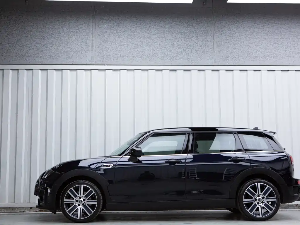 MINI CLUBMAN 2023 2.0T COOPER S Connoisseur купить на сайте DeffCars