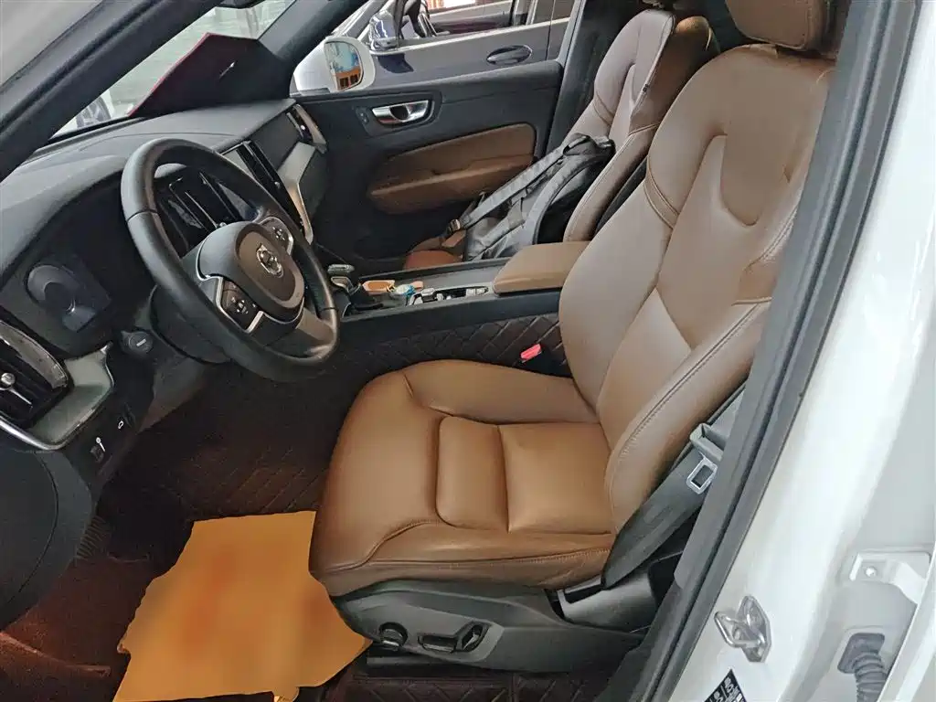 Volvo XC60 2021 T5 four-wheel drive Zhiyi Luxury Edition купить на сайте DeffCars