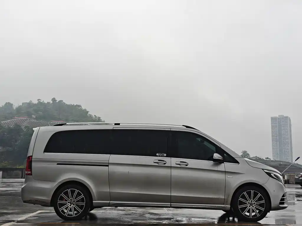Mercedes-Benz V-Class 2022 V 260 L Long Wheelbase Luxury Edition купить на сайте DeffCars
