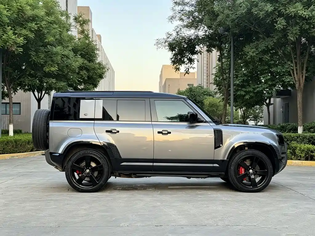 Land Rover Defender 2023 110 3.0T P400 X-DYNAMIC HSE купить на сайте DeffCars