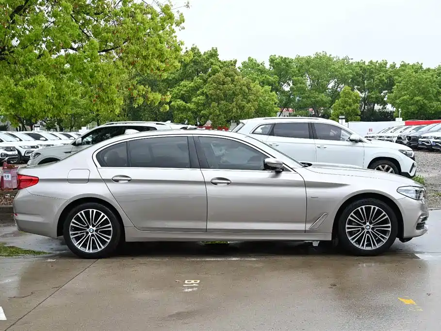 BMW 5 Series 2018 540Li Executive Edition купить на сайте DeffCars