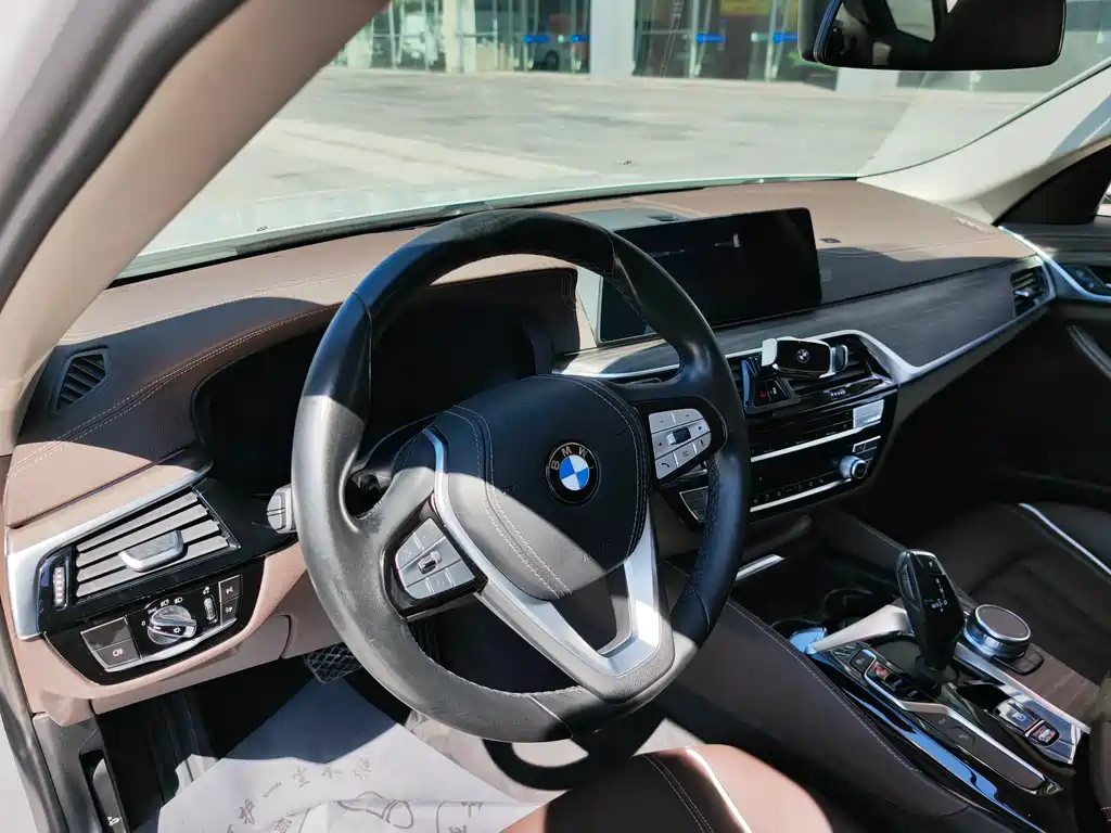 BMW 5 Series New Energy 2020 530Le Luxury Package купить на сайте DeffCars