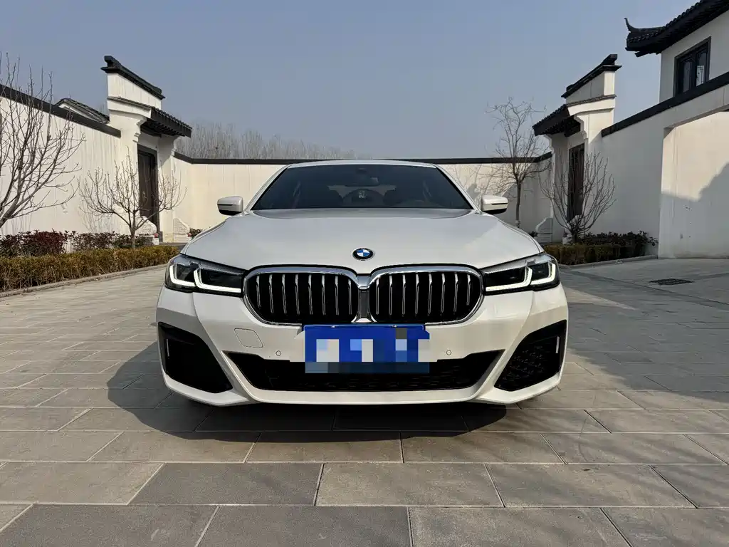 BMW 5 Series 2022 530Li Leading M Sports Package купить на сайте DeffCars