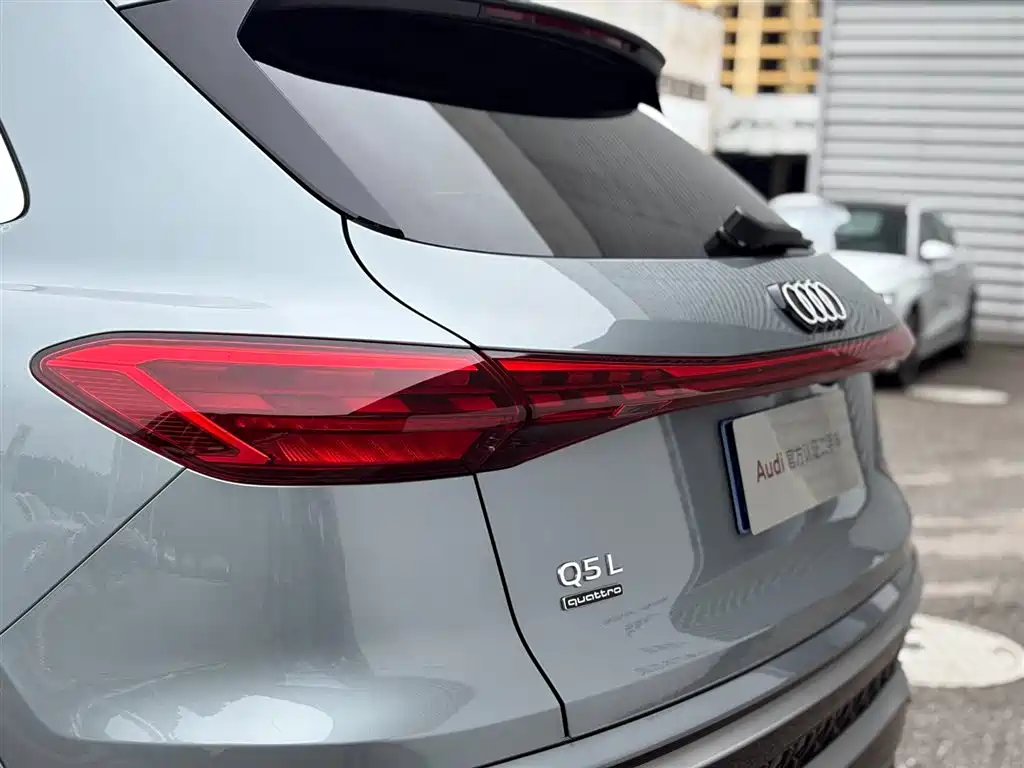 Audi Q5L 2026 2.0T Exclusive Edition for Ten Million Users купить на сайте DeffCars