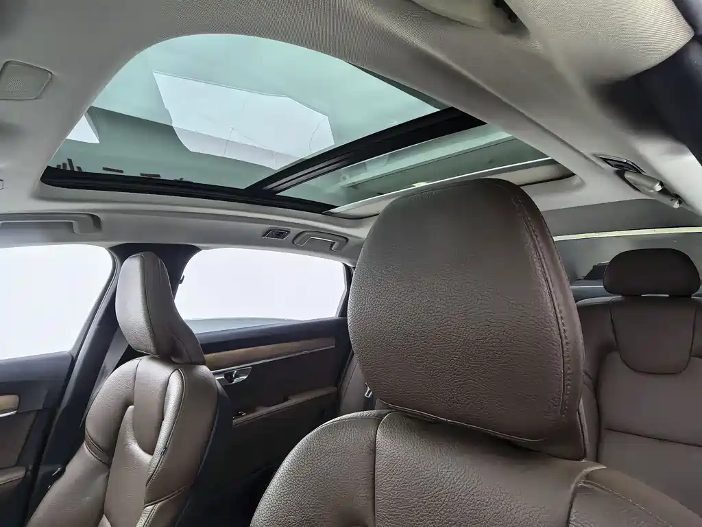 Volvo S90 2020 T5 Zhiyi Luxury Edition купить на сайте DeffCars