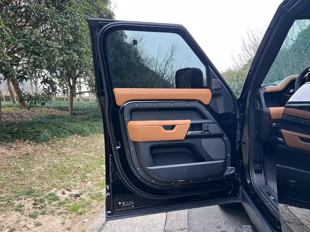 Land Rover Defender 2024 110 5.0T V8 купить на сайте DeffCars