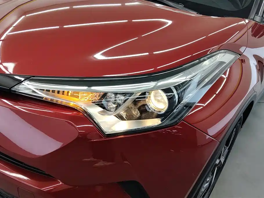 Toyota C-HR 2018 2.0L Leading Sunroof Version National VI купить на сайте DeffCars