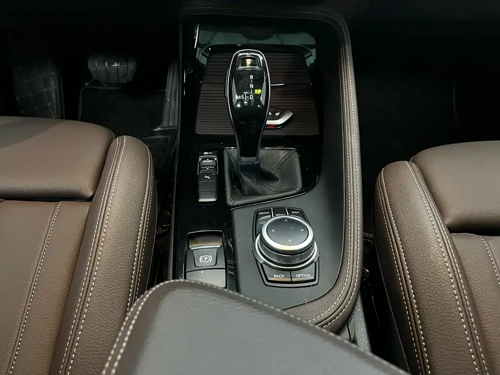 BMW X2 2021 sDrive25i leading M sports package купить на сайте DeffCars