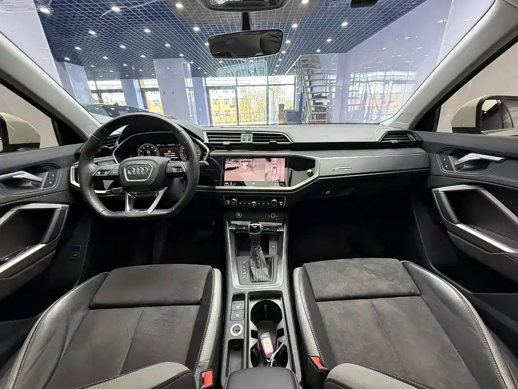 Audi Q3 2022 35 TFSI Fashionable and Dynamic купить на сайте DeffCars