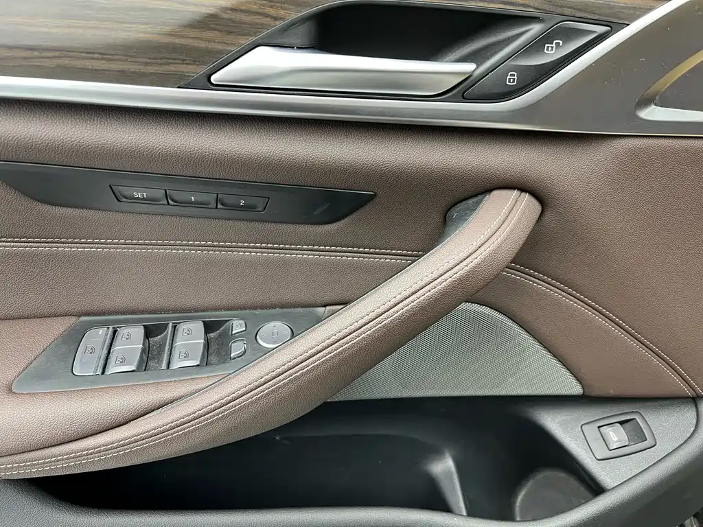 BMW 5 Series 2021 530Li Leading Luxury Package купить на сайте DeffCars