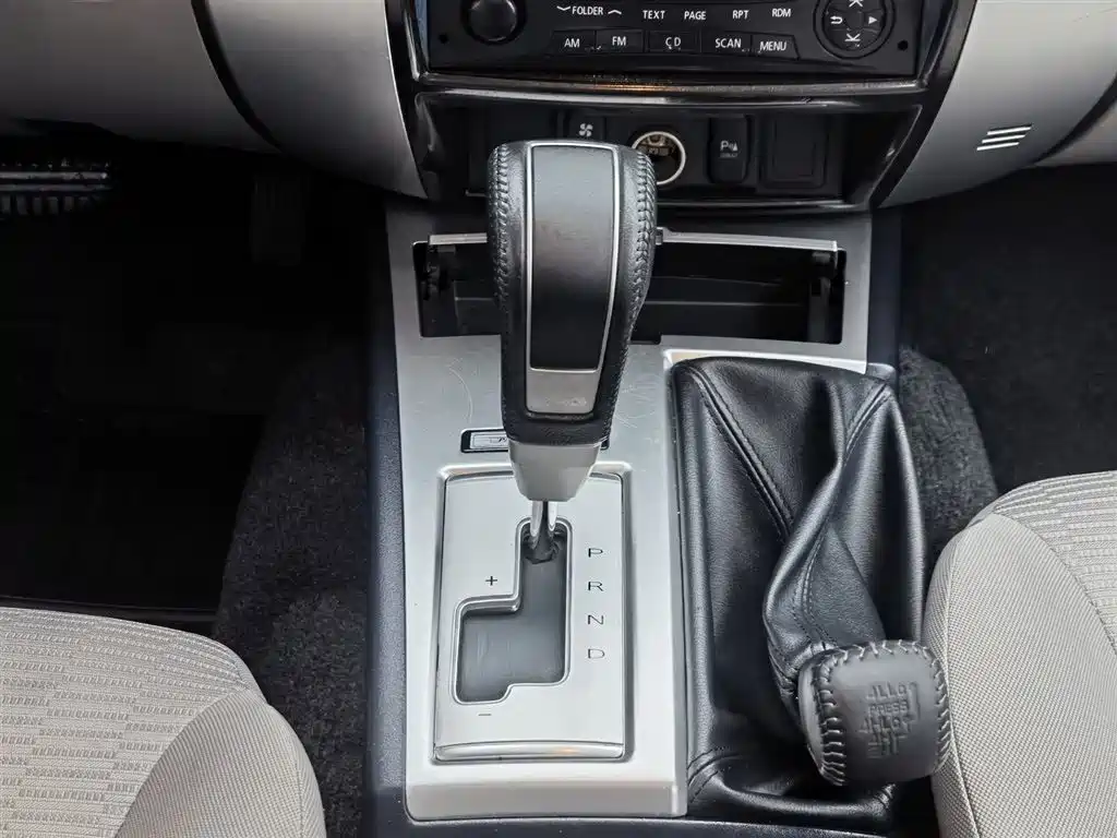 Pajero Jinchang 2013 3.0L automatic four-wheel drive executive version купить на сайте DeffCars