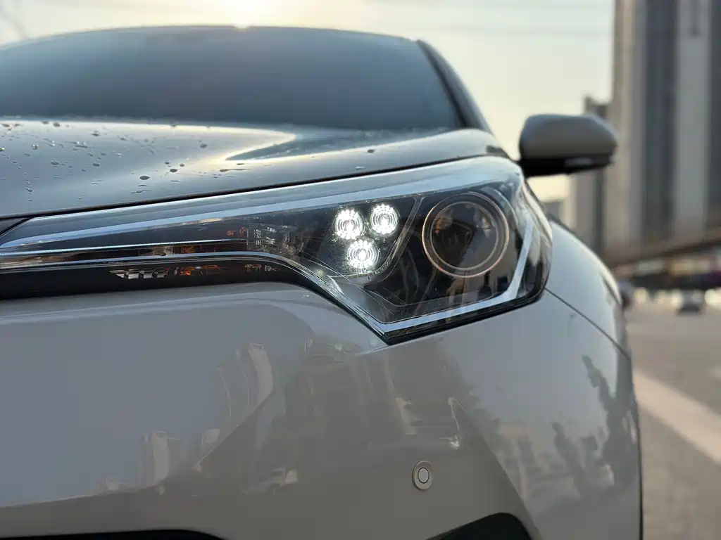Toyota C-HR 2020 2.0L Leading Edition купить на сайте DeffCars