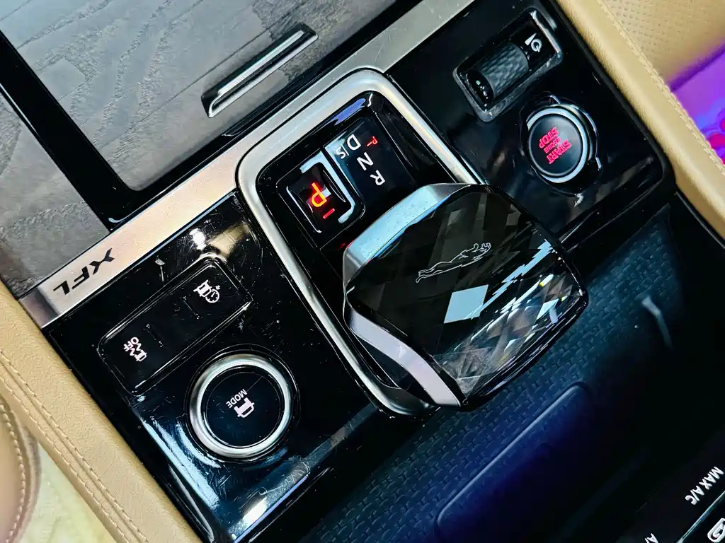 Jaguar XFL 2024 2.0T P250 two-wheel drive exclusive luxury version купить на сайте DeffCars