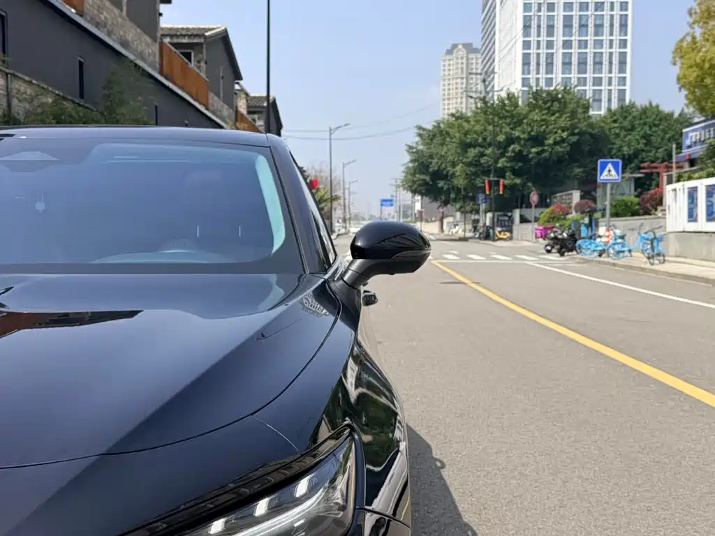 Hongqi H5 2025 2.0T automatic Xuanying 2 million units commemorative edition купить на сайте DeffCars