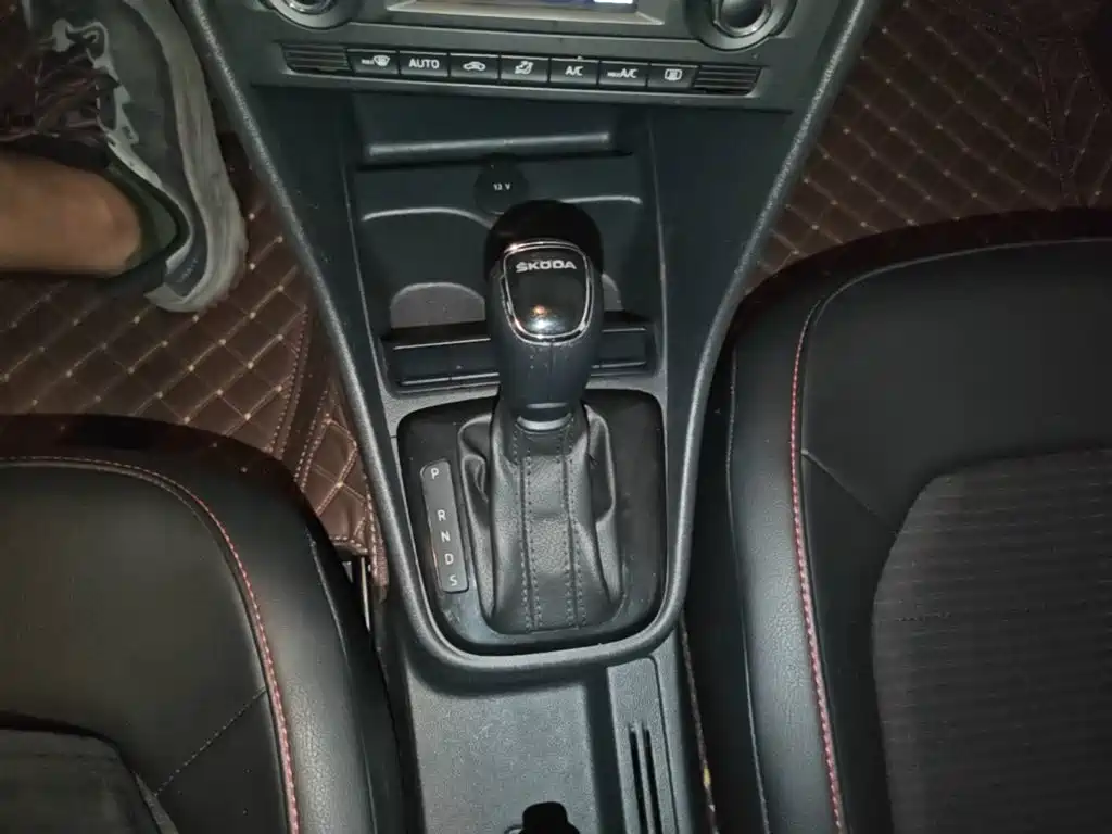 Xindong (Rapid Spaceback) 2016 facelift 1.6L automatic Senova Zhixing version купить на сайте DeffCars