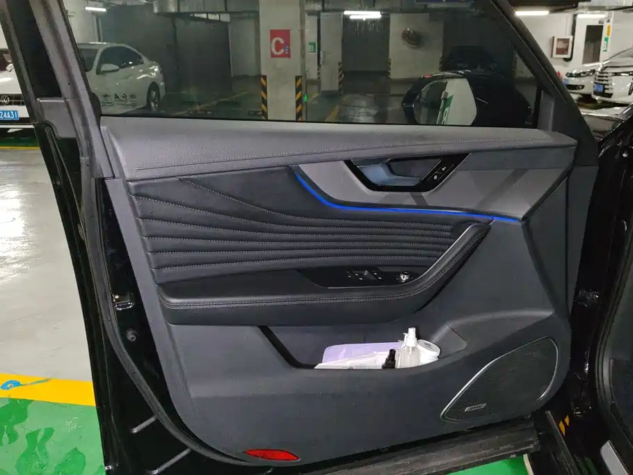 Hongqi HS5 2023 2.0T four-wheel drive Qixiang Pro version купить на сайте DeffCars