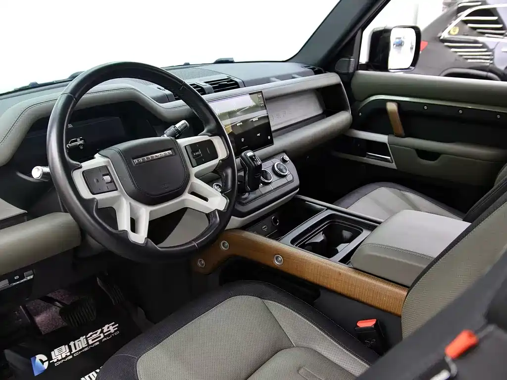 Land Rover Defender 2022 90 2.0T P300 X-DYNAMIC HSE купить на сайте DeffCars