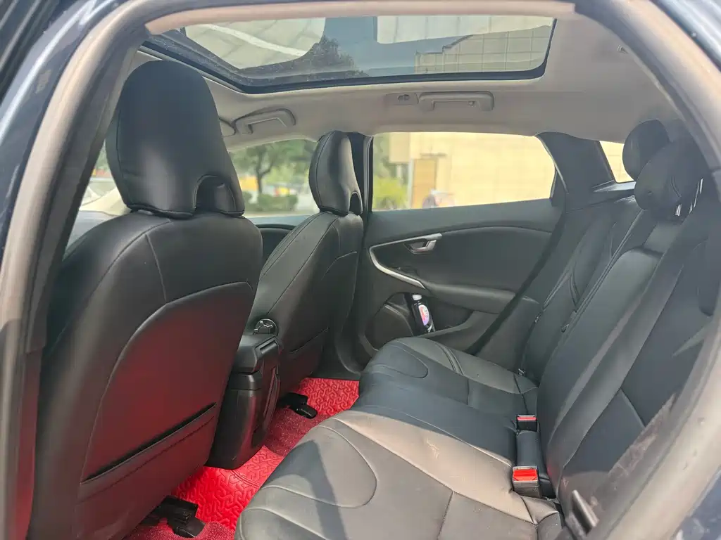 Volvo V40 2017 T3 Smart Edition купить на сайте DeffCars