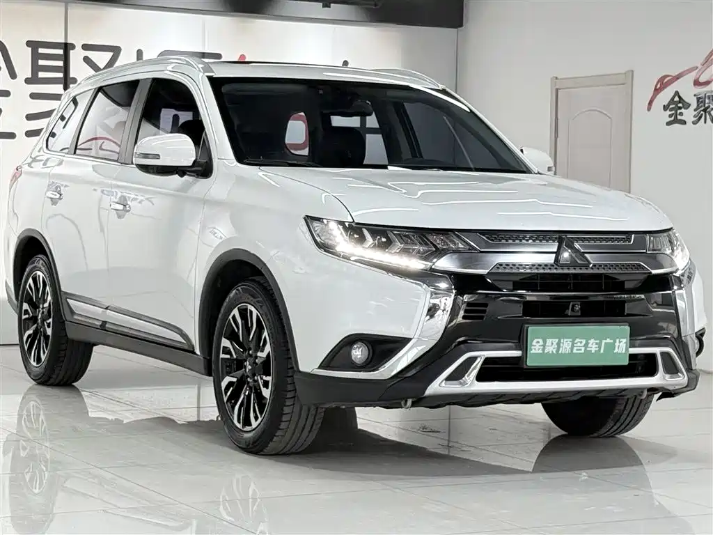 Outlander 2020 2.4L four-wheel drive exclusive version, 5 seats купить на сайте DeffCars