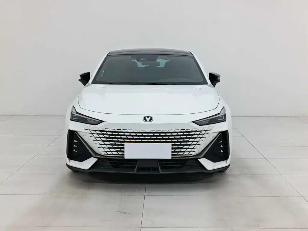 Changan UNI-V 2023 1.5T premium model купить на сайте DeffCars