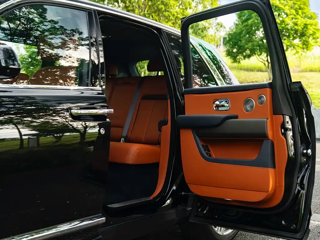 Cullinan 2018 five-seater version купить на сайте DeffCars