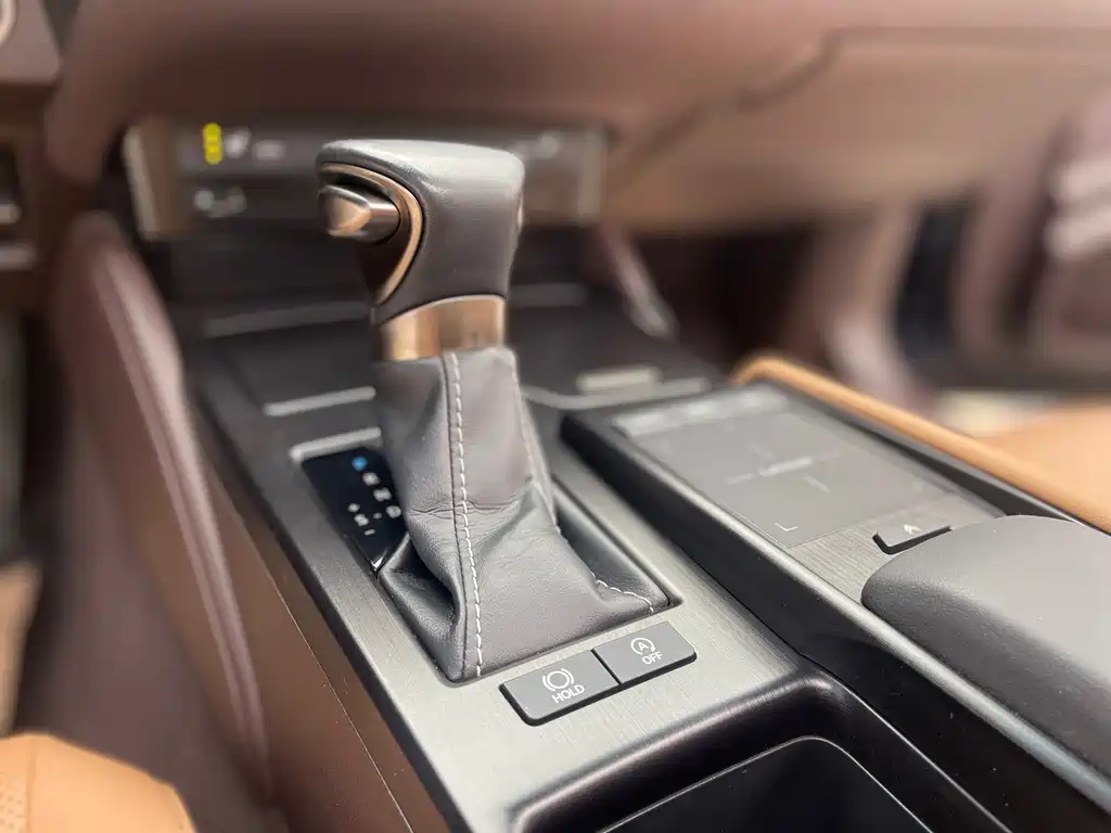 Lexus ES 2018 200 Excellence Edition National V купить на сайте DeffCars