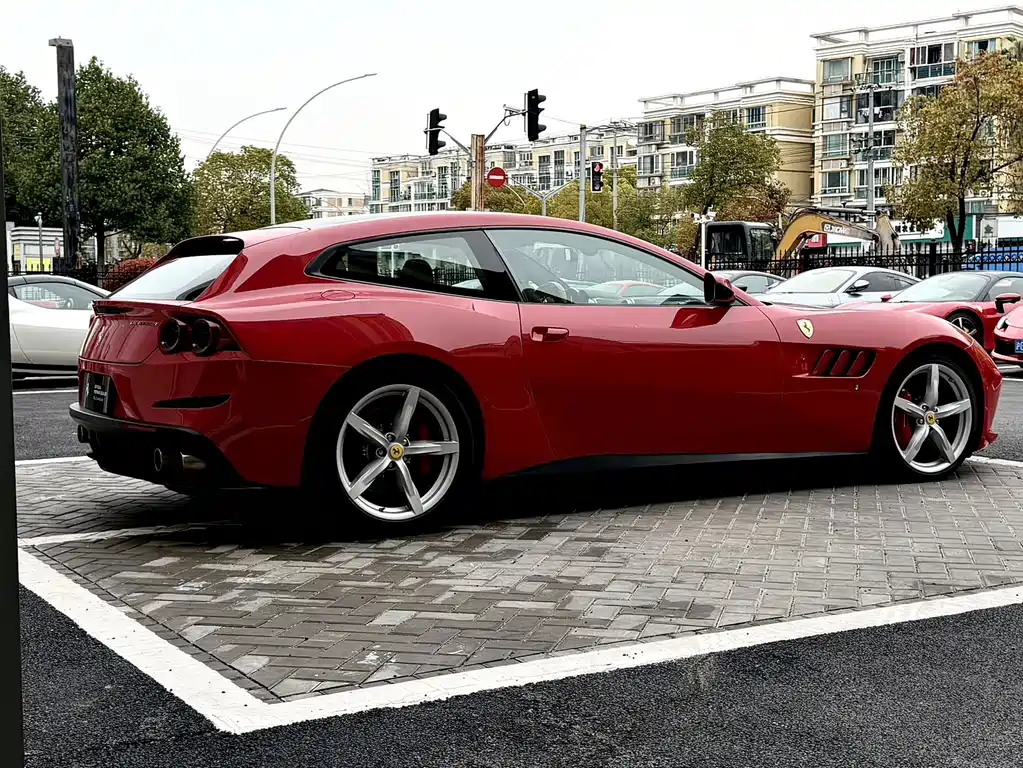 GTC4Lusso 2017 3.9T V8 купить на сайте DeffCars