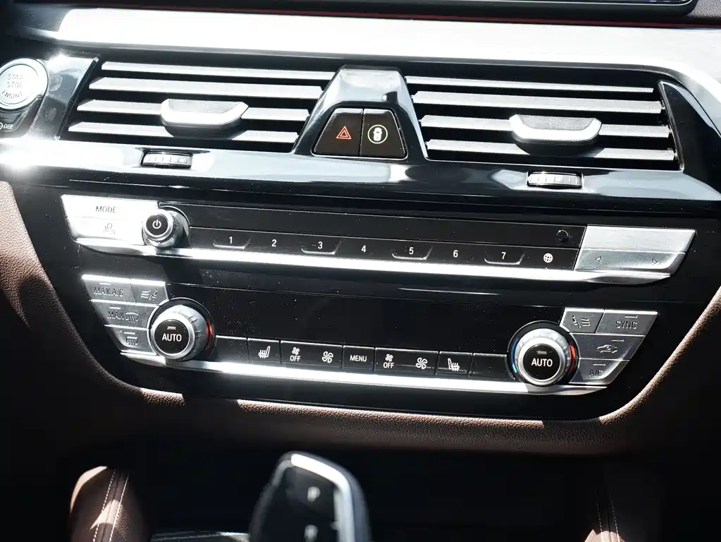 BMW 5 Series 2023 facelift 530Li leading M sports package купить на сайте DeffCars