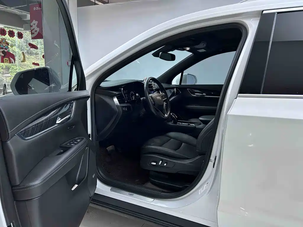 Cadillac XT6 2022 2.0T six-seat two-wheel drive luxury model купить на сайте DeffCars