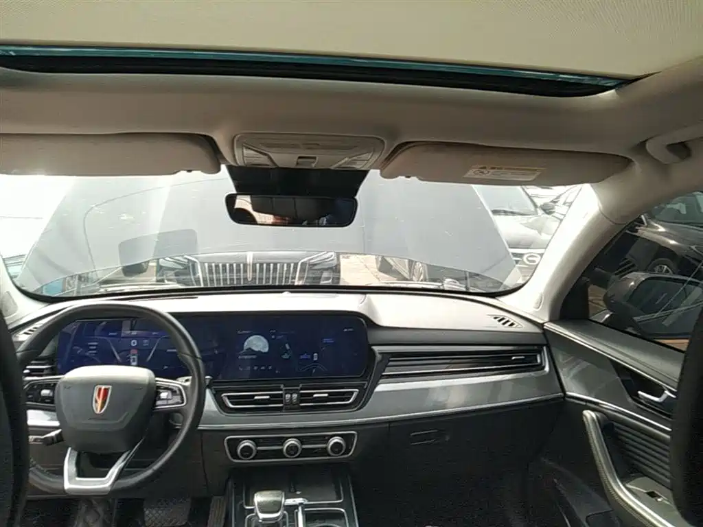 Hongqi HS5 2023 2.0T Qixiang Pro version купить на сайте DeffCars