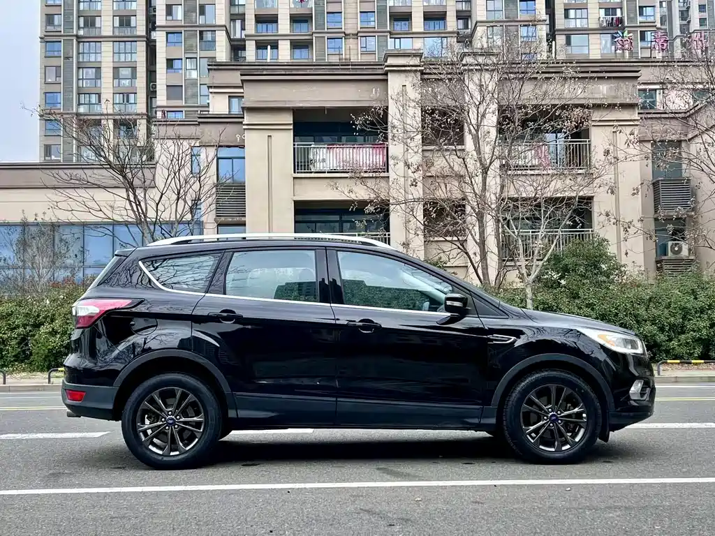 Escape 2019 EcoBoost 180 two-wheel drive platinum airfoil National V купить на сайте DeffCars