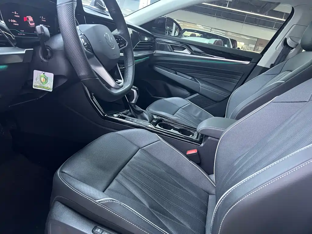 Passat 2023 380TSI Deluxe Edition купить на сайте DeffCars