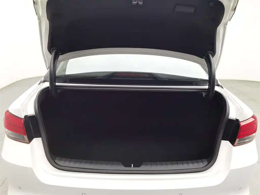 Kia K5 2016 2.0L automatic LUX купить на сайте DeffCars