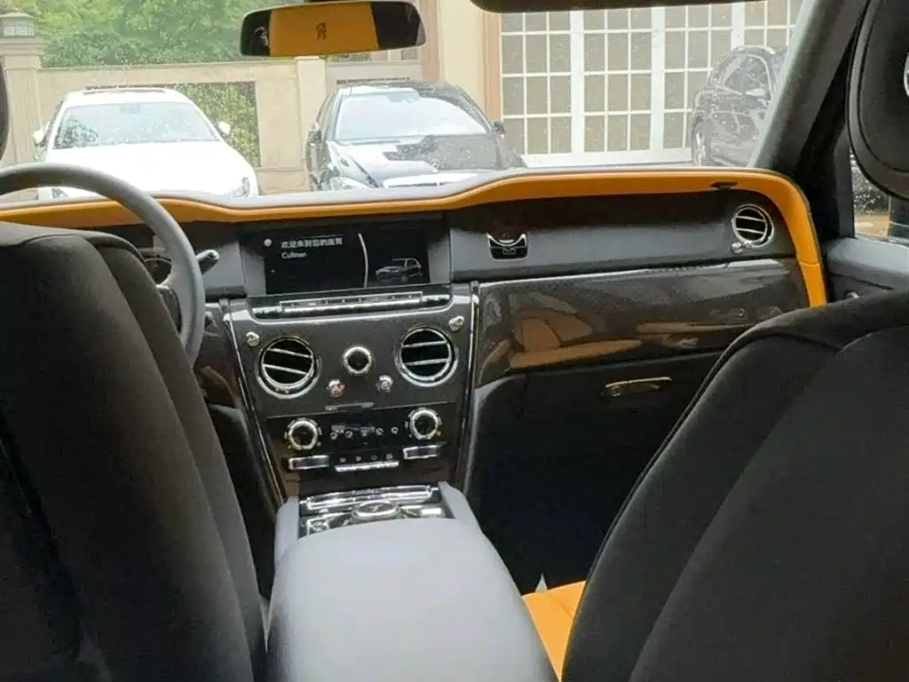 Cullinan 2024 Black Badge купить на сайте DeffCars